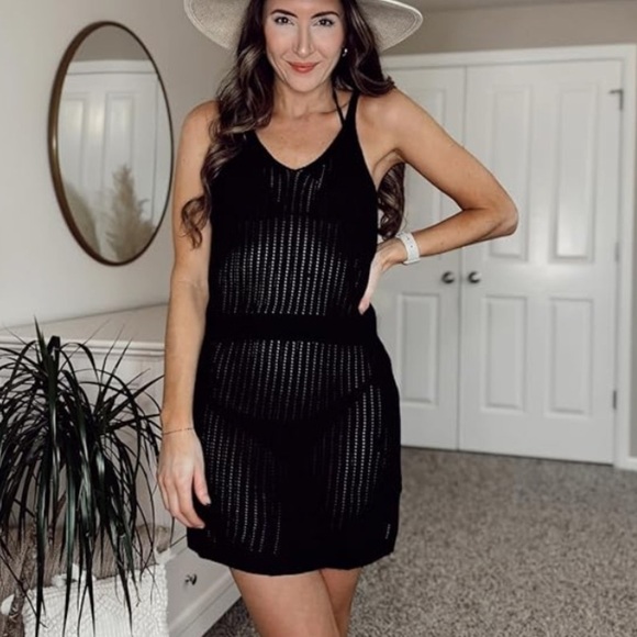 Other - Black Crochet Sleeveless beach coverup
XXL